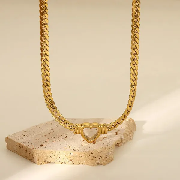 Gold_Hollow_Heart_Retro_Necklace_For_Women